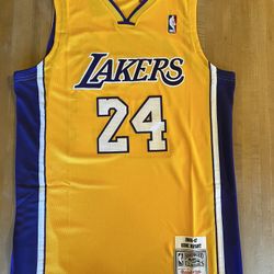 Kobe Bryant - Large Jersey - Los Angeles Lakers