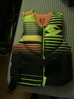 Hyperlite Life Vest Size: Junior 28”-32”
