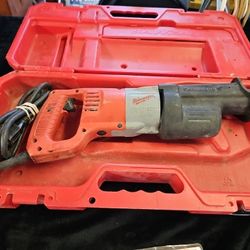 MILWAUKEE RECIPROCATING SAWZALL 6509-22, CORDED ELECTRIC, W/ BLADES & CASE