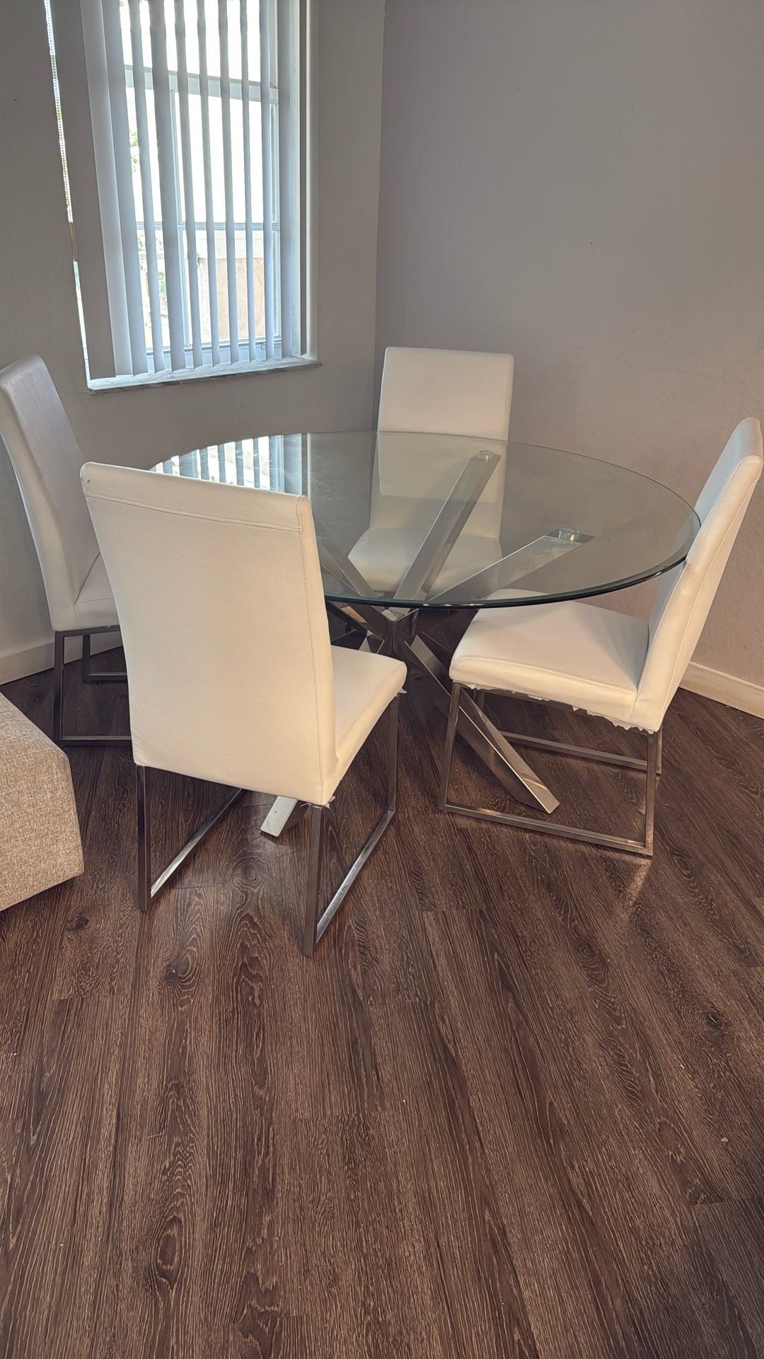 dining table w/ 4 chairs