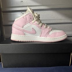 JORDAN 1s  WOMEN SIZE 8 AVAILABLE NOW!!