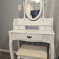 Luxurious Vanity Desk Set with Mirror and Cushioned Stool