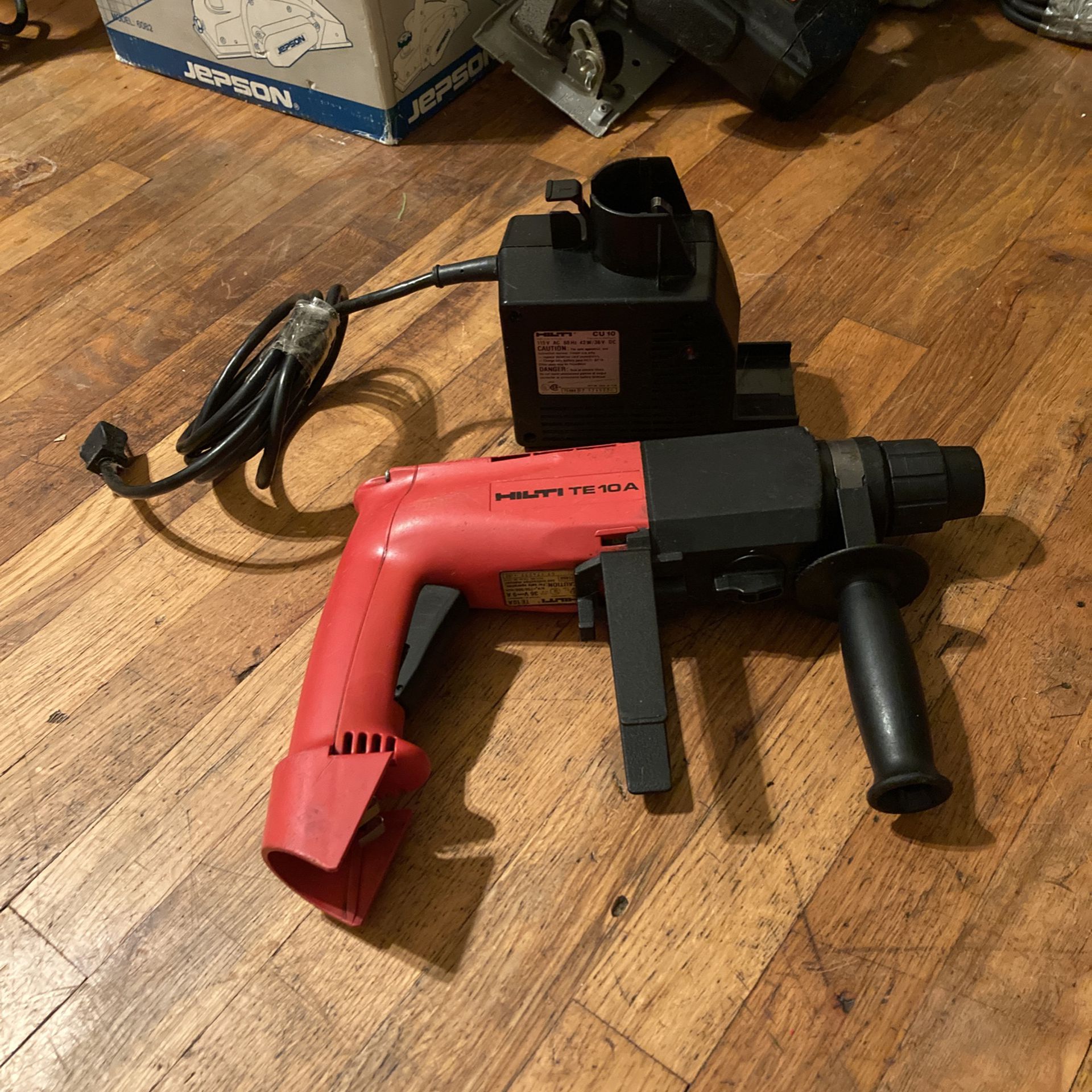 nikotin slette Macadam SOLD SOLD HILTI CORDLESS ROTARY L LDRILLk LOO OCHARGER TEE10A Excellent  Condition $50.00 or Best OFFERplp for Sale in Islip Terrace, NY - OfferUp
