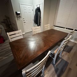 Table & Chairs 