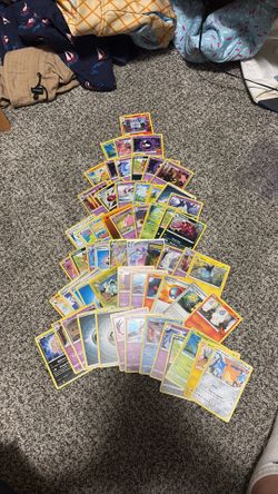 60 random Pokémon cards