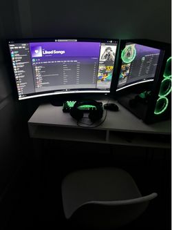 Alienware monitor and keychron keyboard and logitech mouse
