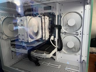 White Gaming PC – RX 6600 / Ryzen 5 5700X / 16GB / 1TB SSD