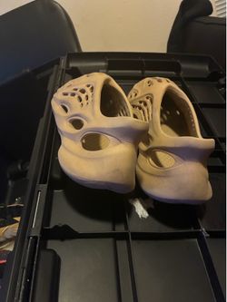 Yeezy foam runners