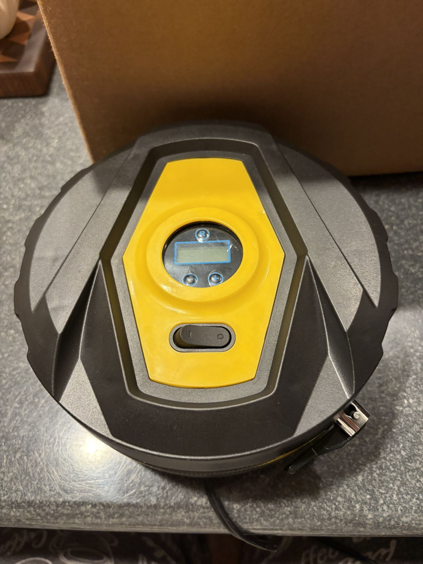 Cascadevac Tire Inflator