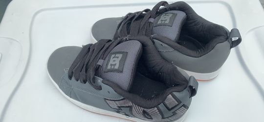 Men’s gray skateboard designed shoes