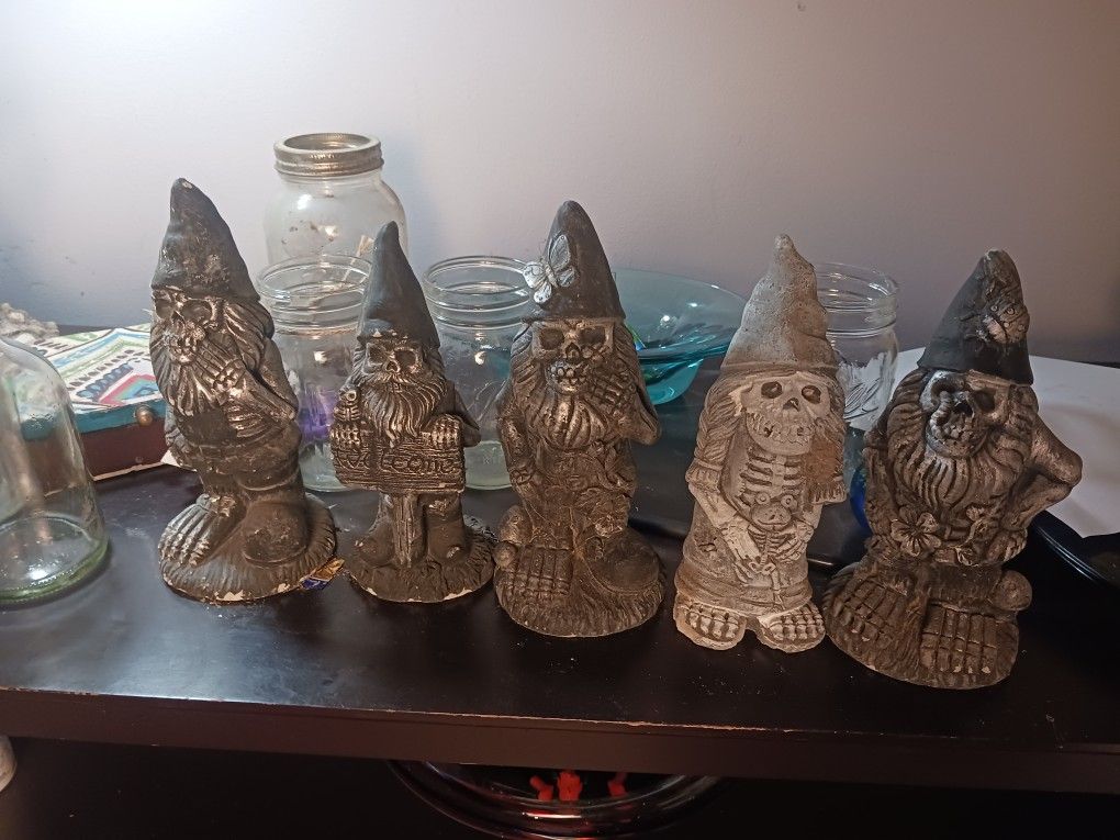 Skeleton gnomes lot of 5 heavy 7 -8 " Yard Lawn