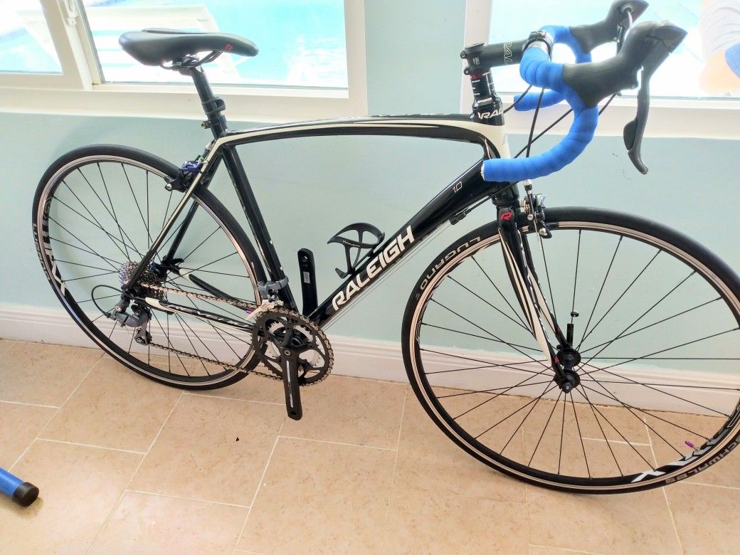 Raleigh Revenio 1.0 Road Bike 400 FIRM for Sale in Deerfield