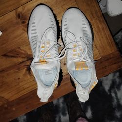 Men's Sz  9 Tennis Shoes