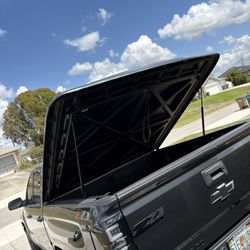 Undercover(Hard Top) 2018 Chevy Silverado 