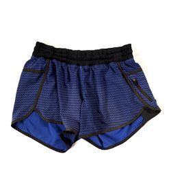 Lululemon Women’s Tracker Shorts 4” Inseam in Black Multi Blue Chevron (8)