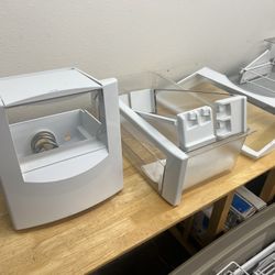 GE Monogram Refrigerator Parts (2003) Unit