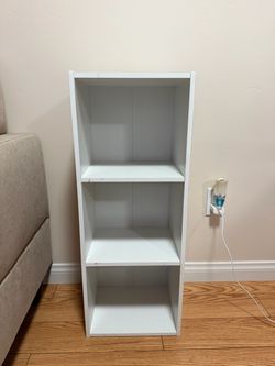 White bookshelf with 3 tiers