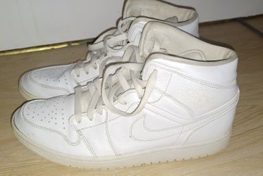 Nike Air Jordans 1 Triple White