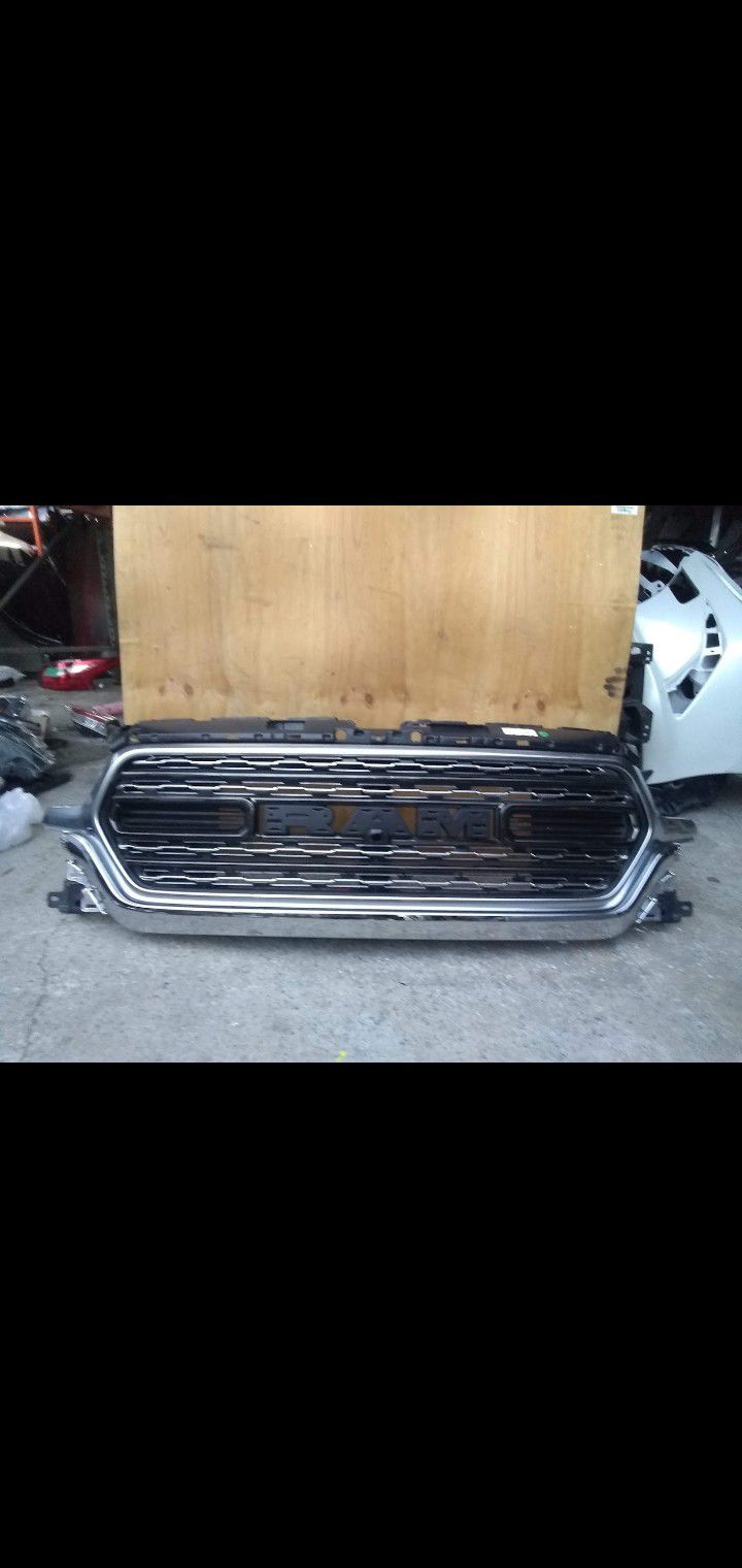 2019 up.DODGE RAM 1500 OEM front grille black
