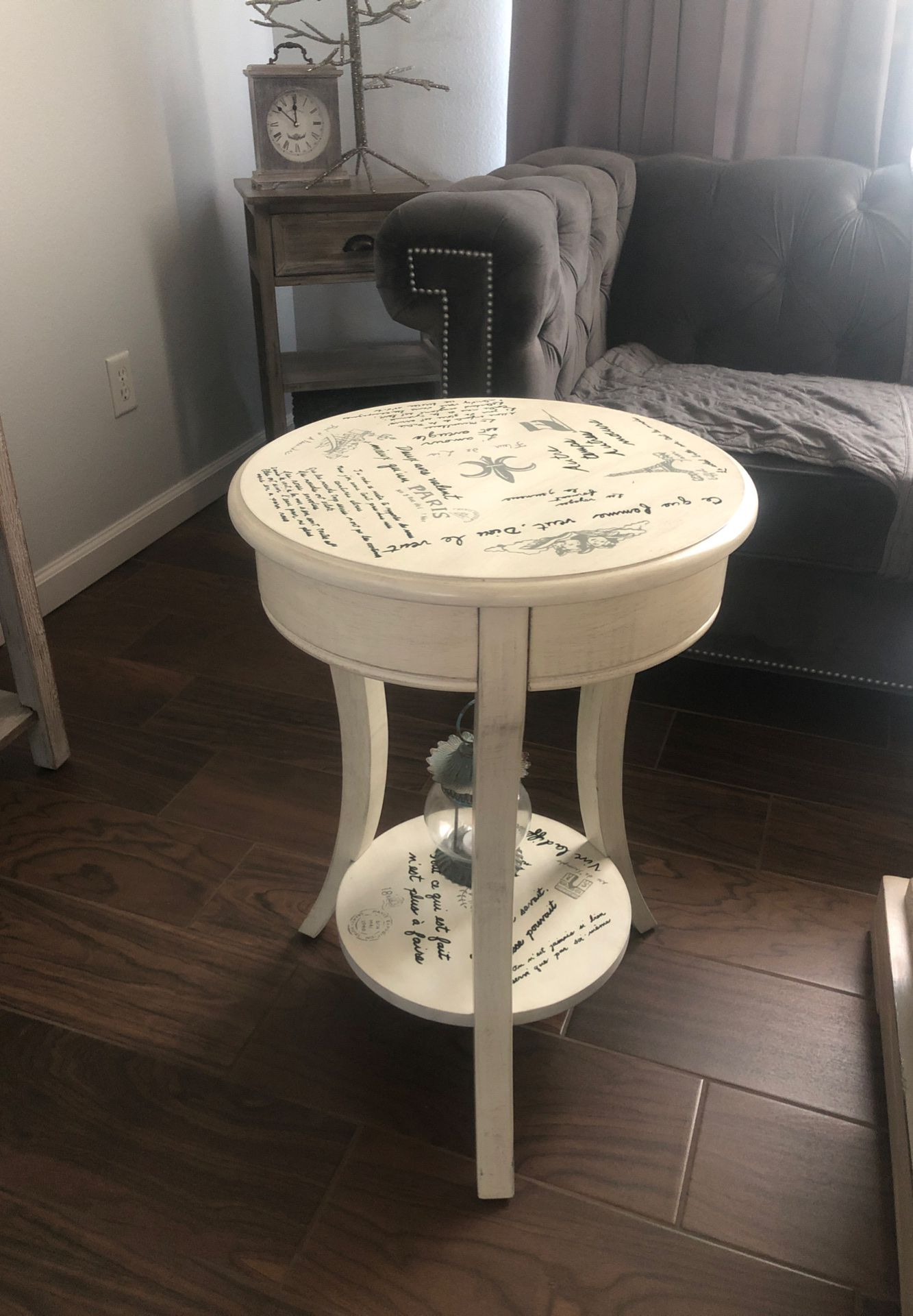 Side table. Great condition.
