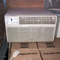 Ac unit 12000 BTU for large areas clean and ready