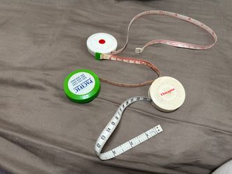 Lot of 3 Retractable Tape Measures $4 each
