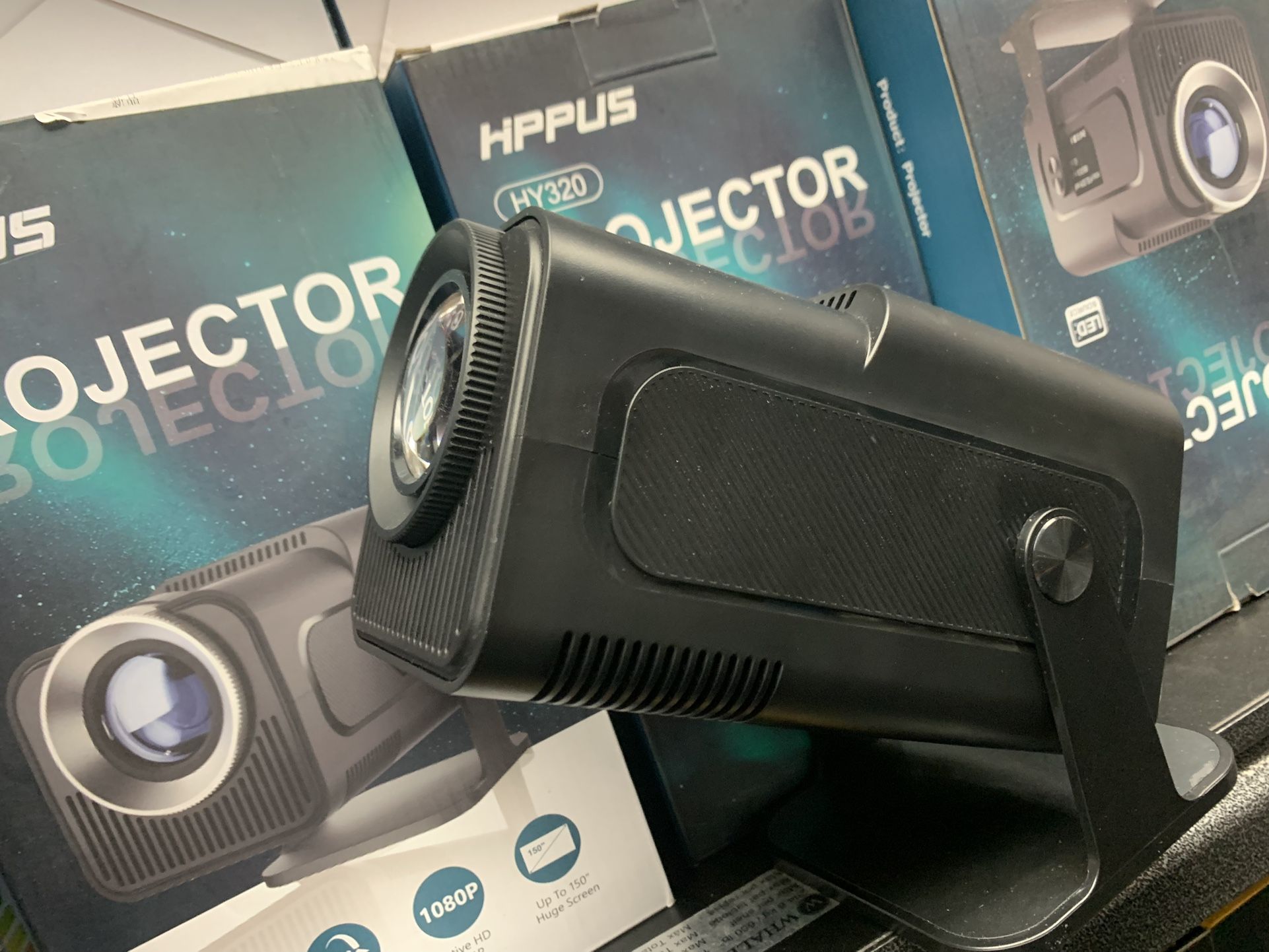 Gamer projector Brand New Great For Phone / Ps2 Or Xbox