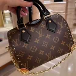 Detachable and adjustable shoulder strap with lock closure canvas hand-held crossbody shoulder bag women's brown