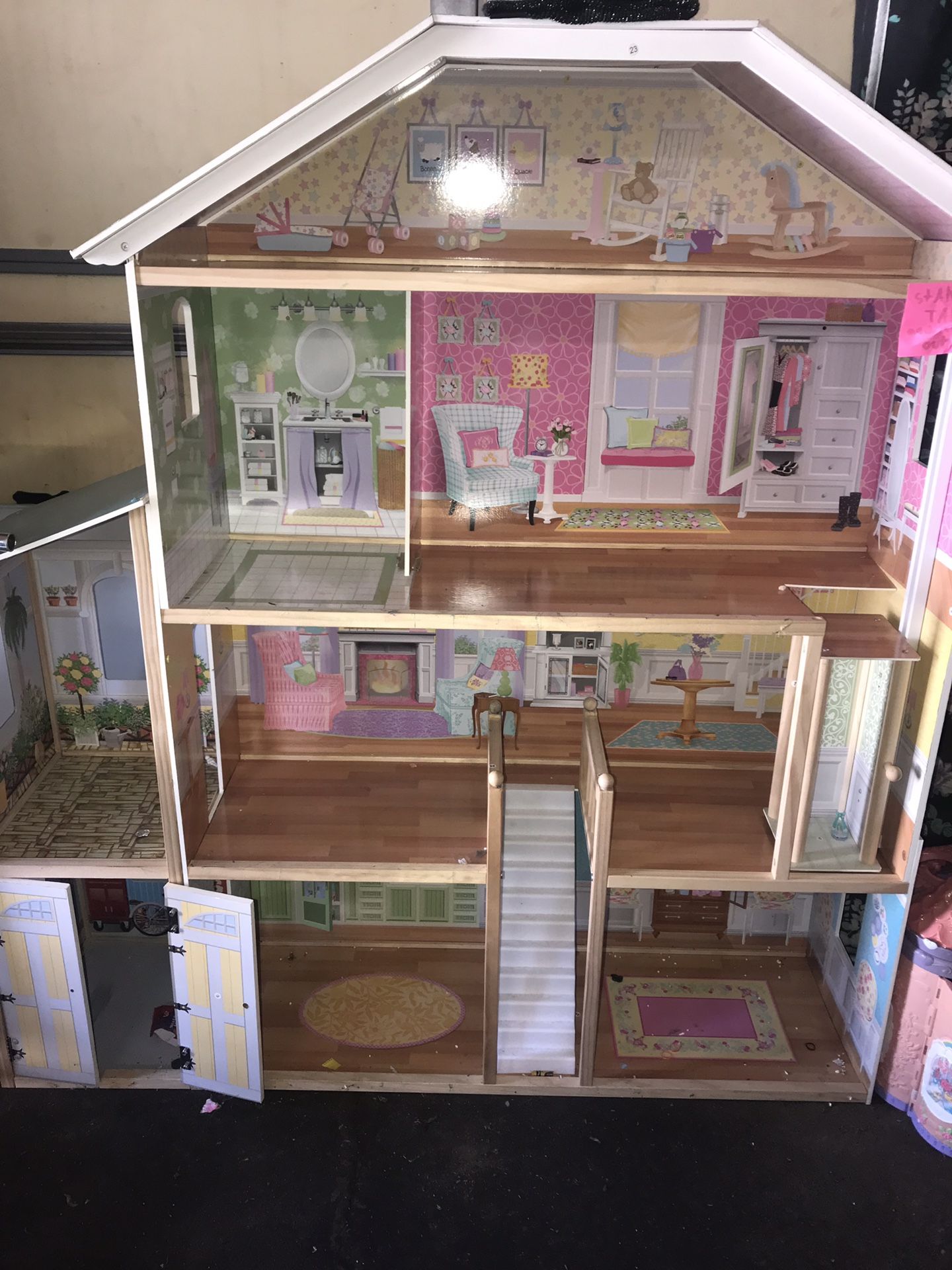 Doll house 🏠