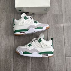 Air Jordan Retro 4 x Nike SB ‘Pine Green’ Size 10