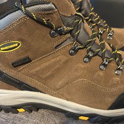 Men's Pelmo Waterproof Hiking Boot size 11 wide