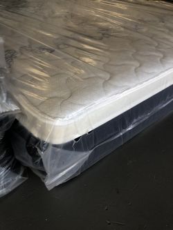 NEW QUEEN MATTRESS SET 2PC PILOWTOP 