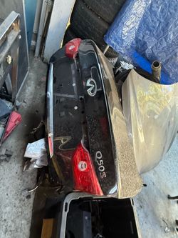 Q50 trunk
