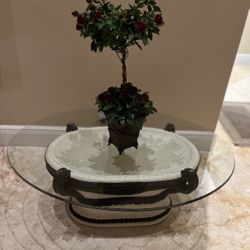 Beautiful coffee table, standart and a lamp  Beautiful peaces!!