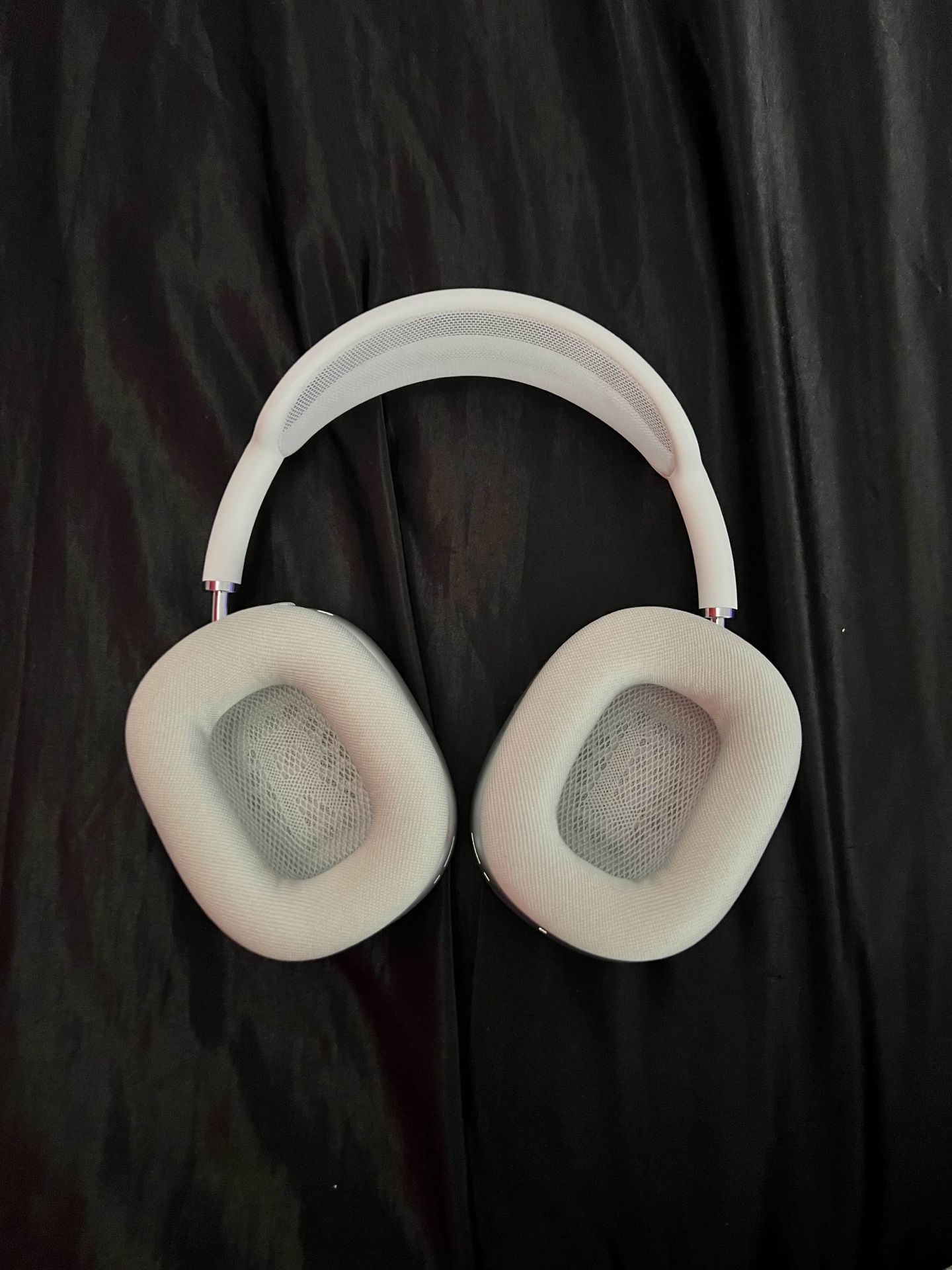 AirPod Maxes ( New)