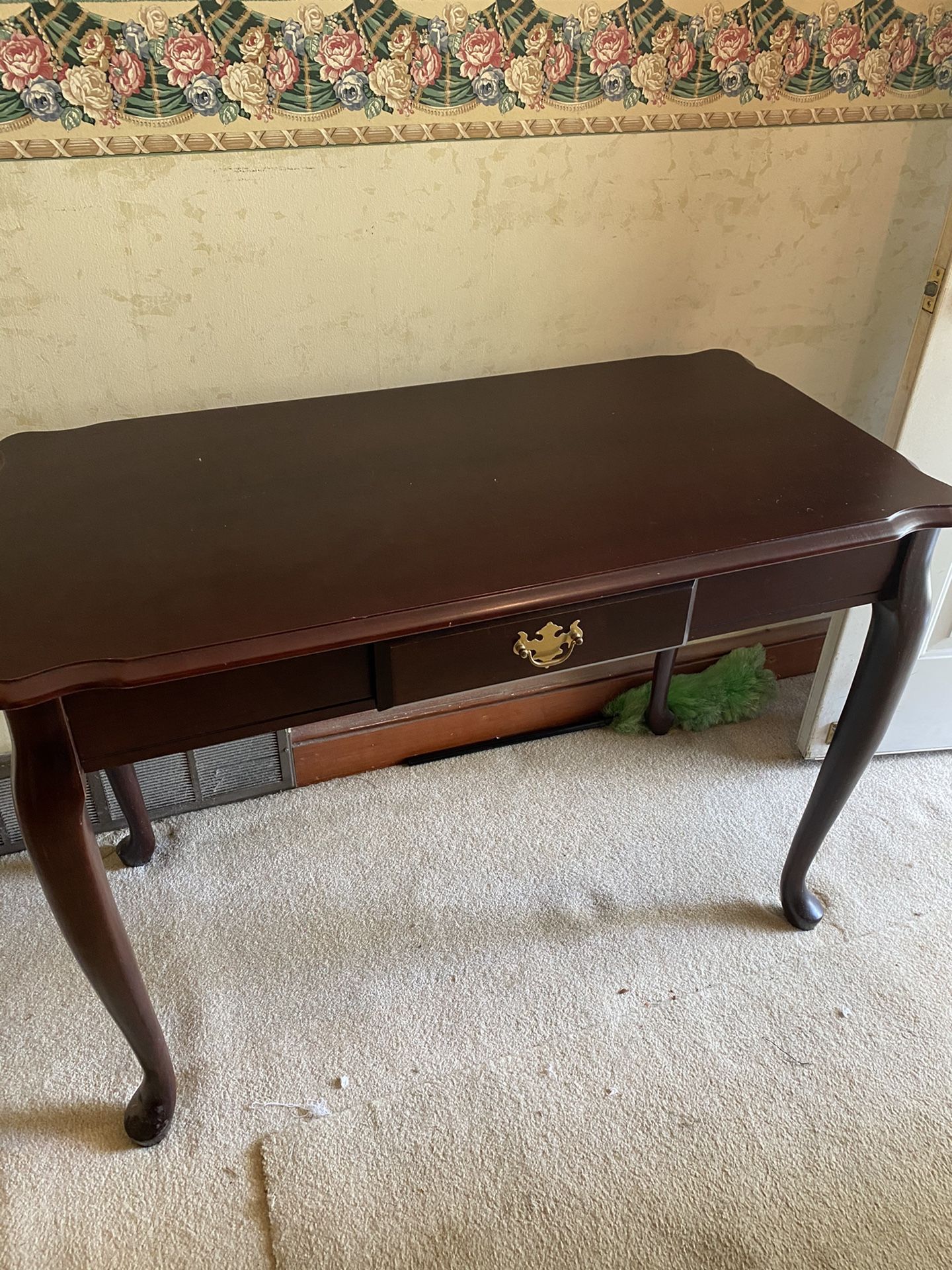 Beautiful well-made antique entry table Consol tablewith brass handle $125