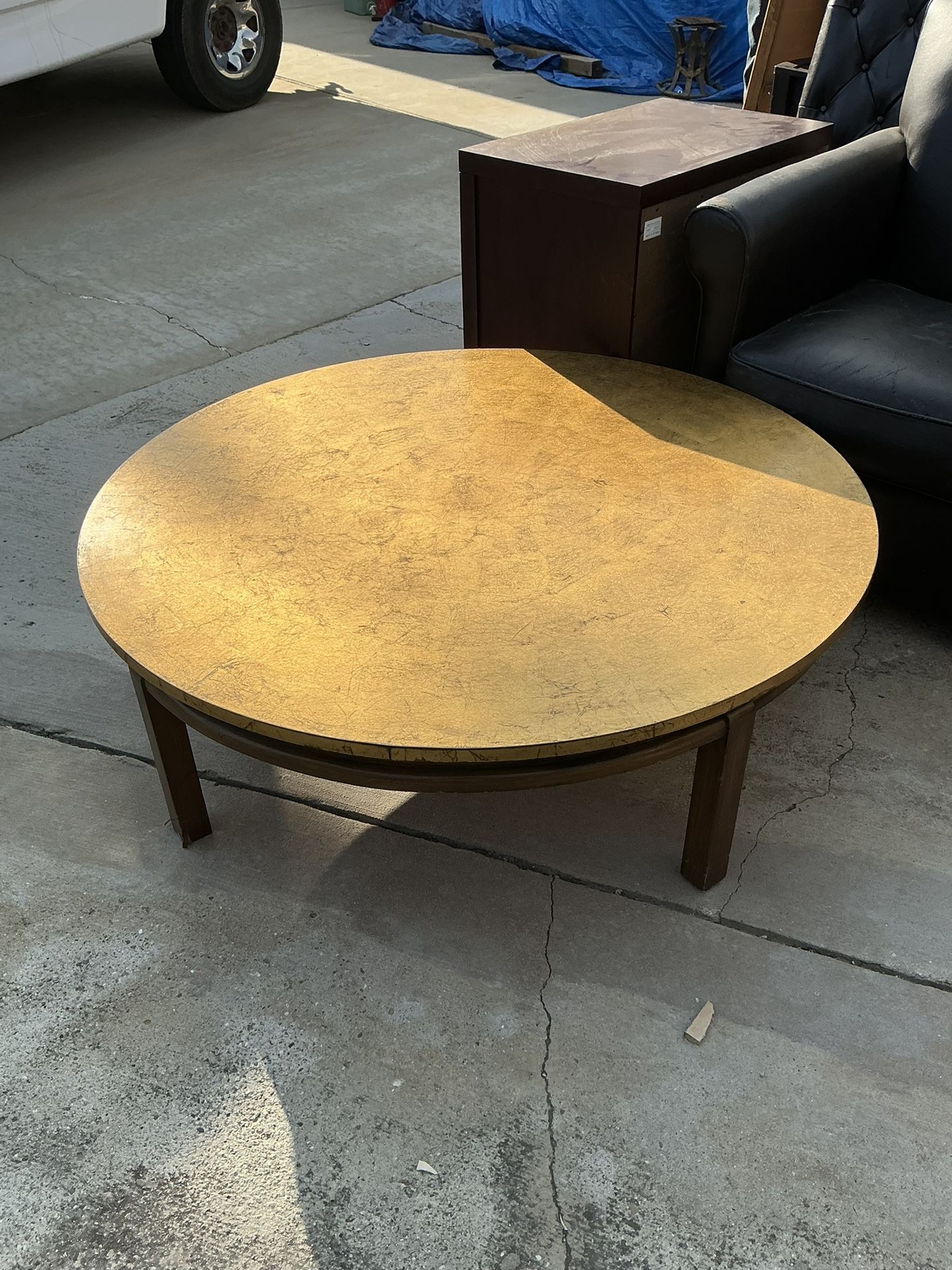 48” ROUND GOLD COFFEE TABLE $40