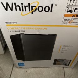 Whirlpool Compact Refrigerator 2.7 Cubic Foot 
