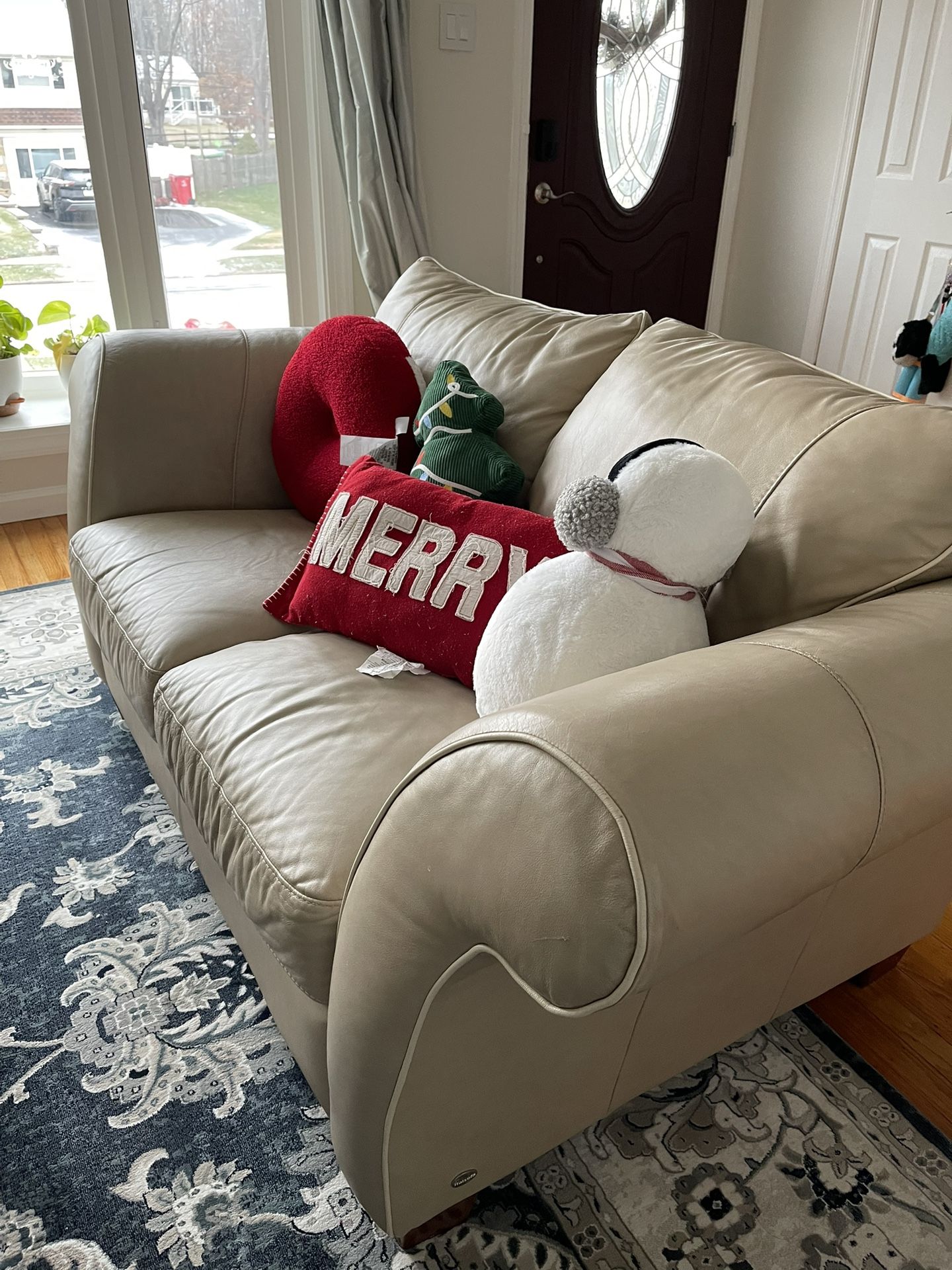 Leather Loveseat Excellent Condition 