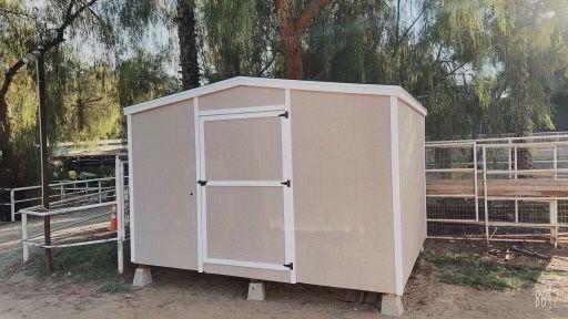 Barn sheds ideal for casitas, man caves, back houses, cuartos de lavado, storage, and cobertizos.