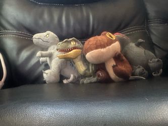 4 jurassic Park toys