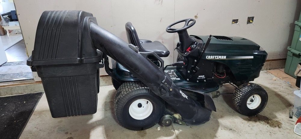 Craftsman Riding Lawn Mower W/ Grass Catcher 