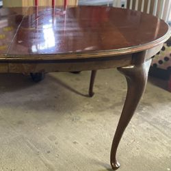 Queen Anne Dining Room Table **NO CHAIRS**