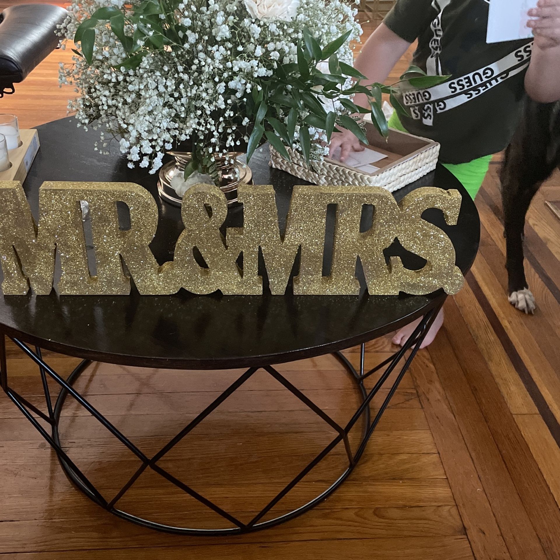 Mr & Mrs Sign