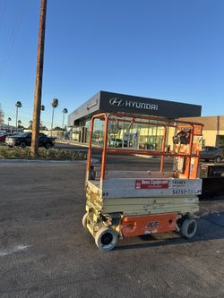 19’ Scissor Lift Electric 