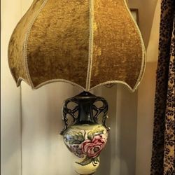 Selling a vintage Capodimonte porcelain table lamp. It features hand-painted scenes with figures and intricate porcelain work. This lamp originates fr