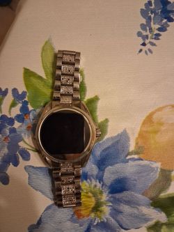 Michael Kors smartwatch without charger
