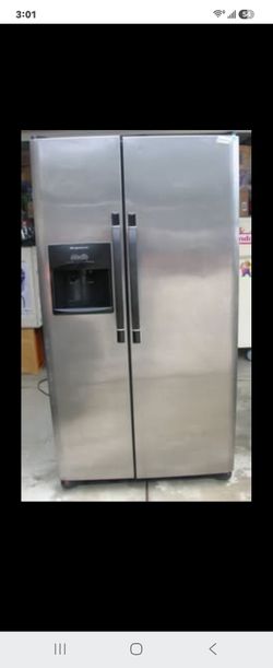 Frigidaire Side-by-Side Refrigerator CLEAN!