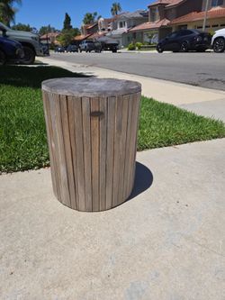 Round outdoor table - FREE