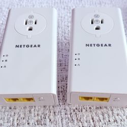 NETGEAR - Powerline 2000 + Extra Outlet - White